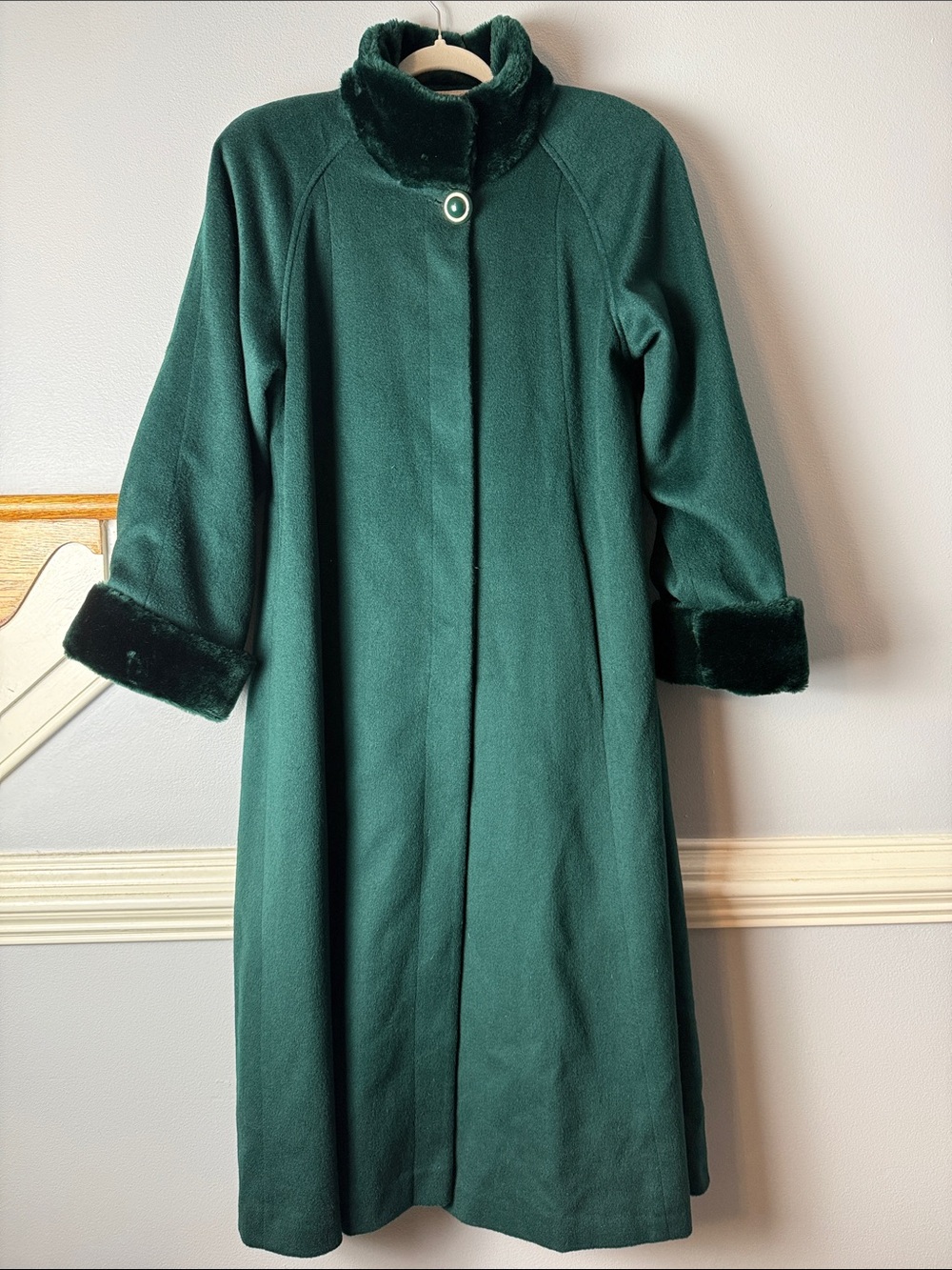 Vintage 80-90s Classic Green Women's Long Coat with Faux Fur Trim Maxi